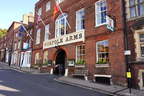 . Norfolk Arms Hotel - Arundel