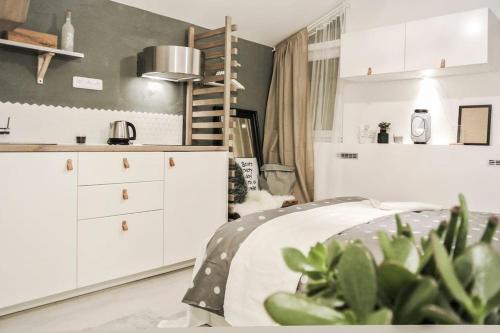 Umelecka 7 Apartment