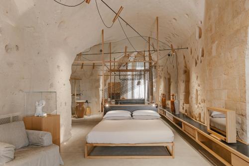 1 king bed, 2 sofa beds