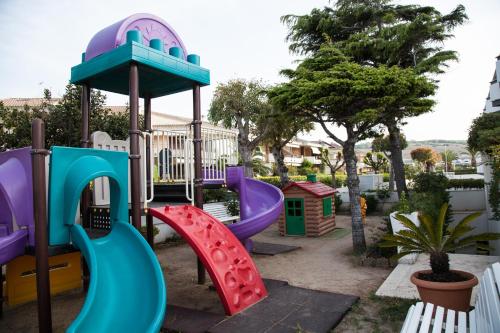 สนามเด็กเล่น, Hotel Rio in วาสโต