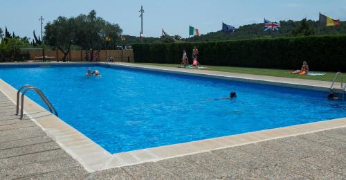 Piscina, Camping Relax Ge in Montras