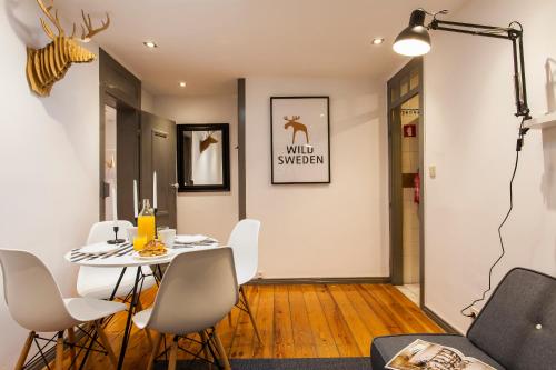  LX Factory Yellow Design Apartment, Pension in Lissabon