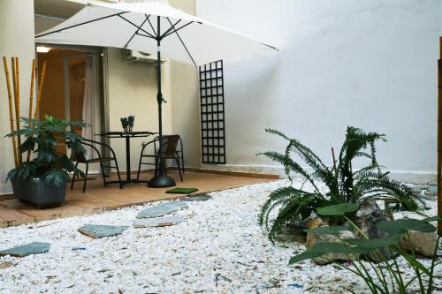 Studio Posh with garden in Kolonaki, Atény (fotografie 3)