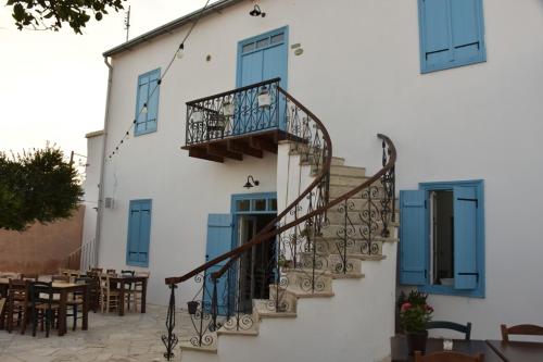 Sissepääs, Athieno - Αθηαινώ (Athieno - Αθηαινω) in Athienou