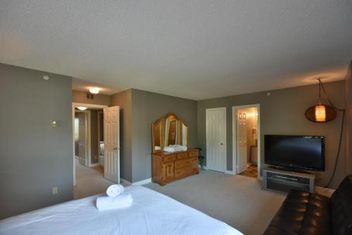 3 Bedroom Mountain Walk condo