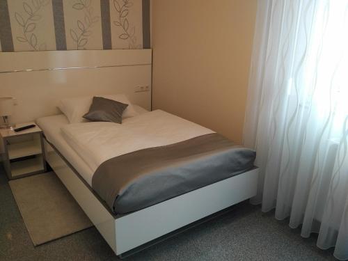 1 twin bed