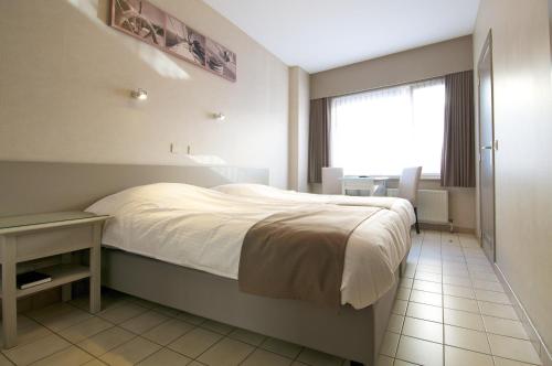 Hotel De Golf - image 10
