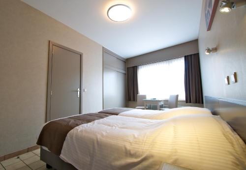 Hotel De Golf - image 3