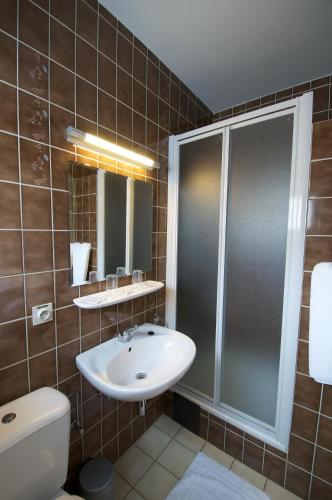 Hotel De Golf - image 14