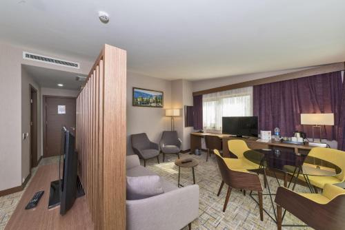 Land Park Hotel - image 4