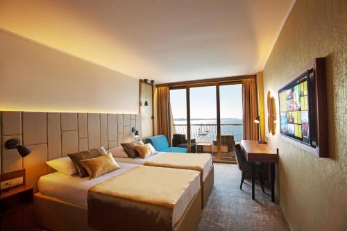 Grand Hotel Bernardin - image 8