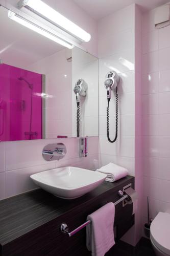 2 twin beds