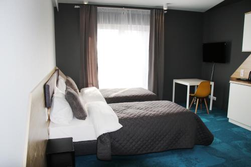Lemon Plaza Hotel - image 11