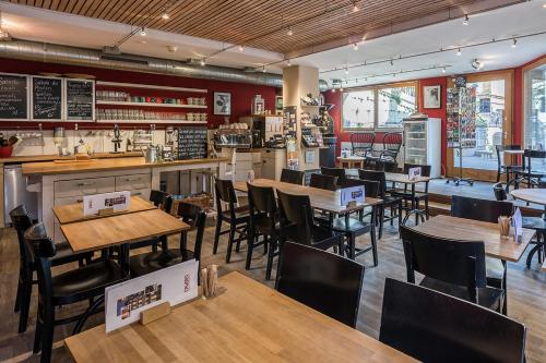 Le Café-Hôtel de L'Aubier in Neuenburg, Schweiz