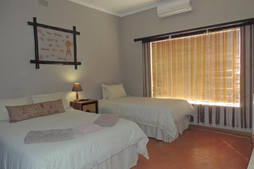 1 double bed, 1 twin bed