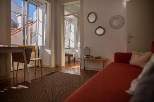 The Blue House - Bica Yellow Tram 4