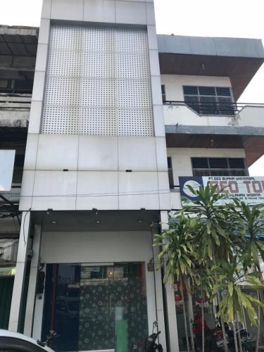 Exterior view, the Colour Hostel in Pontianak