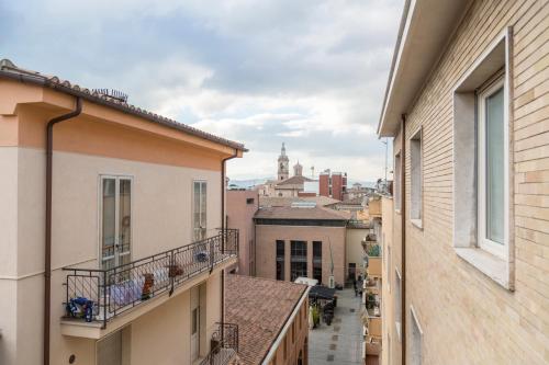 Restaurant, Bilocale Vega-Intero appartamento ad uso esclusivo by Appartamenti Petrucci by Appartamenti Petrucci in Foligno