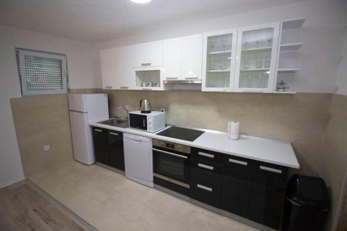Apartment Garden - image 7