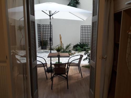 Studio Posh with garden in Kolonaki, Atény (fotografie 4)