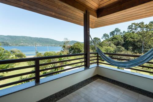 Double Room with Lake View image 2