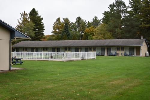 Country Club Motel - image 4