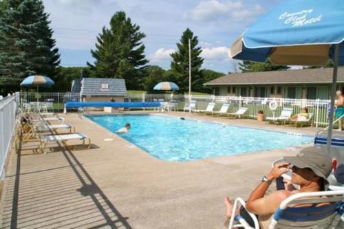 Country Club Motel photo