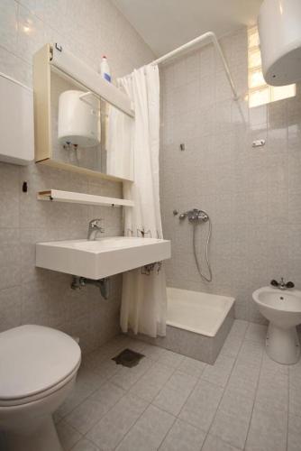 Apartments by the sea Zivogosce - Blato Makarska - 6797 - image 8