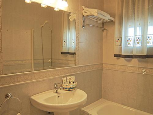 La Posada de Los Comediantes - image 9