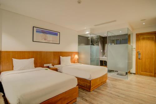 Standard Double or Twin Room No Window image 3