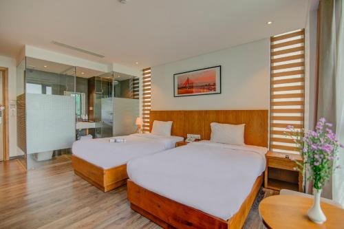 Deluxe Double or Twin Room with Ocean View image 5