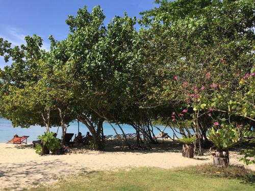Bangbaobeach Resort near Klong Kloi Beach