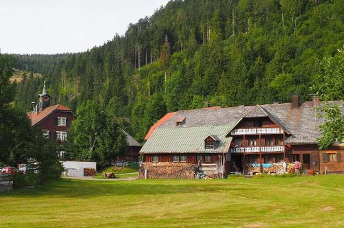 "Kuckucksnest" Hallenbad Freibecken Massagen nebenan