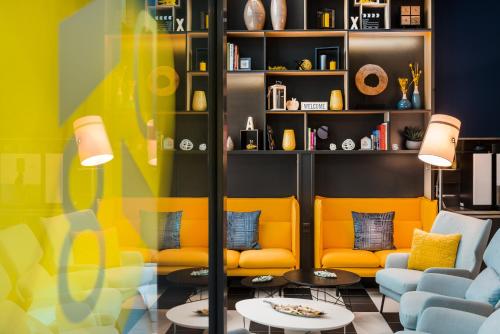 Hol, D8 Hotel near Piaţa Vörösmarty