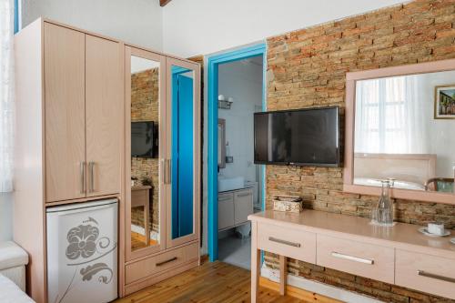 Cypriot Swallow Boutique Hotel - image 3