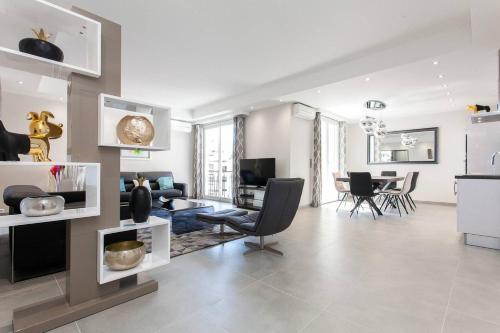 Marriott- Croisette: Superb 3 bedrooms/ 3 baths - image 2