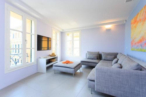 Pure & chic 2beds/2baths in centre! - Tap to explore photos