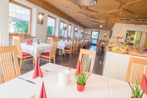 Restaurant, Mountain Living Apartments in Curon Venosta