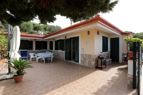 3 bedrooms, 5 beds