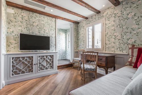 Ca' Dell'Opera Luxury Apartment with Terrace - image 10