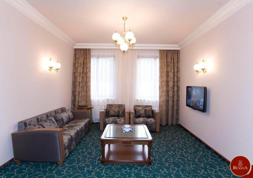 Hotel Russia - main image