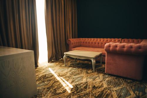 Suite, family