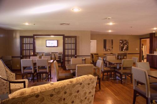 Ivy Court Inn and Suites