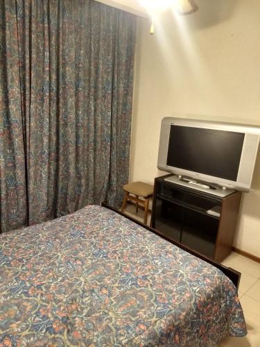 2 bedrooms, 6 beds