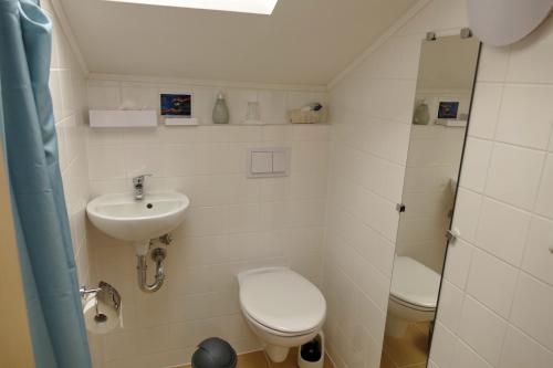 Seehotel Bad Kleinen 5.5km von Dobin am See entfernt