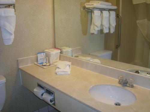 Baymont by Wyndham Casper East - image 7