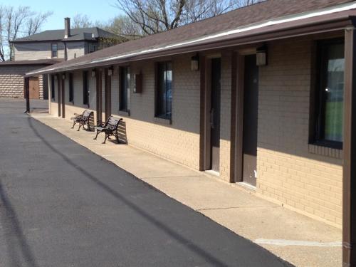 Stadium View Inn - main image