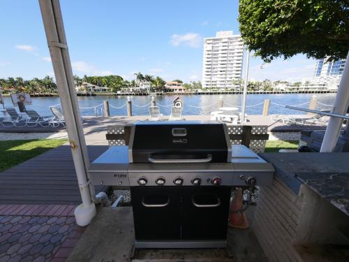 Holiday Isle Yacht Club - image 9
