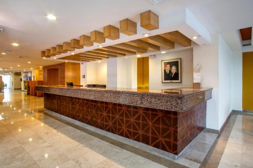 Hotel Plaza Calzada - 로비