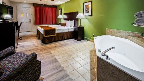 Best Western La Hacienda Inn - main image